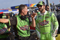 Daniel Suarez, Joe Gibbs Racing, Toyota Camry Interstate Batteries y Scott Graves