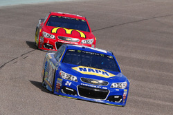 Chase Elliott, Hendrick Motorsports Chevrolet, Jamie McMurray, Chip Ganassi Racing Chevrolet