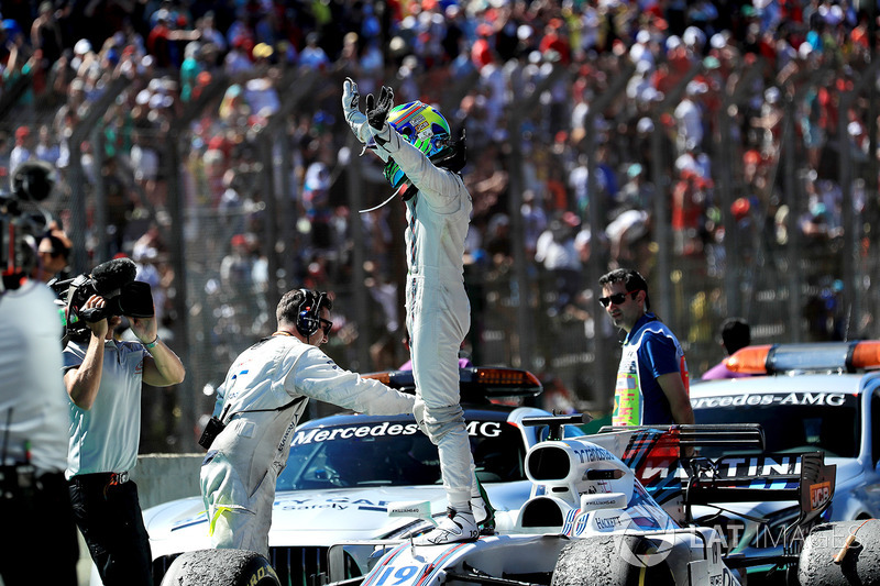 Felipe Massa, Williams FW40 celebrates his last Brazilian Grand Prix in parc ferme