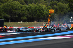 Lewis Hamilton, Mercedes-AMG F1 W09 leads at the start of the race as Sebastian Vettel, Ferrari SF71H hits Valtteri Bottas, Mercedes-AMG F1 W09
