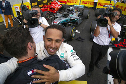 Ganador de la carrera Lewis Hamilton, Mercedes-AMG F1 celebra en parc ferme