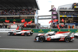 #8 Toyota Gazoo Racing Toyota TS050: Себастьян Буемі, Казукі Накадзіма, Фернандо Алонсо та #7 Toyota Gazoo Racing Toyota TS050: Майк Конвей, Камуі Кобаясі, Хосе Марія Лопес