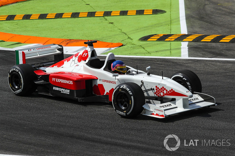 Jacques Villeneuve, F1 Experiences 2-Seater Driver