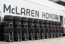 Pneus Pirelli de McLaren sous les couvertures chauffantes