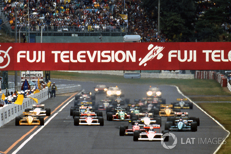 Start zum GP Japan 1988 in Suzuka: Alain Prost, McLaren MP4/4, führt