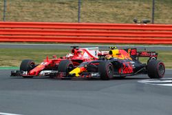 Max Verstappen, Red Bull Racing RB13, Sebastian Vettel, Ferrari SF70H