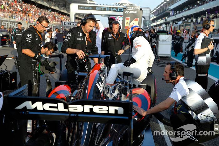 Fernando Alonso, McLaren en la parrilla
