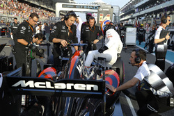 Fernando Alonso, McLaren en la parrilla