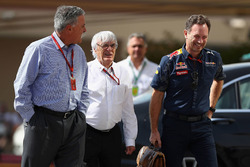 Чейз Карей, голова Formula One Group , Берні Екклстоун та Крістіан Хорнер, керівник Red Bull Racing
