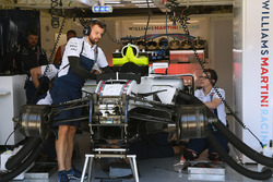 Williams Феліпе Масси, Williams FW40, яким керує Пол ді Реста, Williams