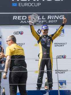 Podium: racewinnaar Max Fewtrell, Tech 1 Racing