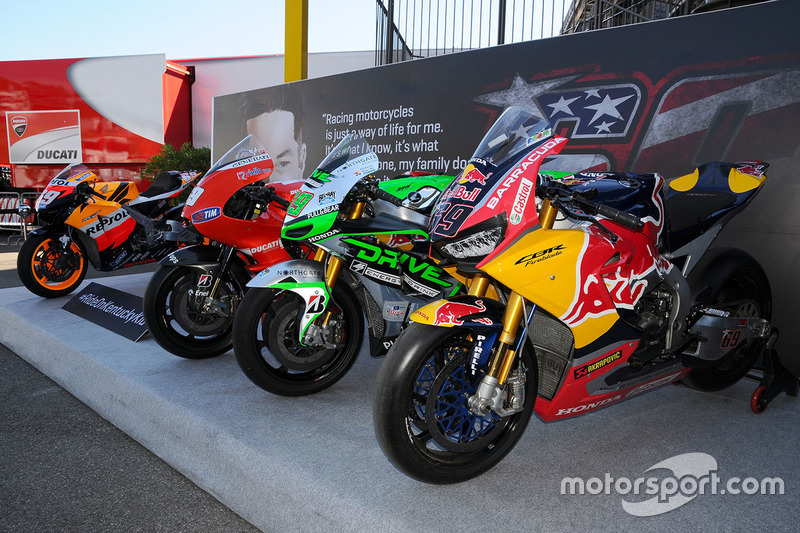 Nicky Hayden tribute with all bikes