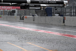 La pitlane est inondée