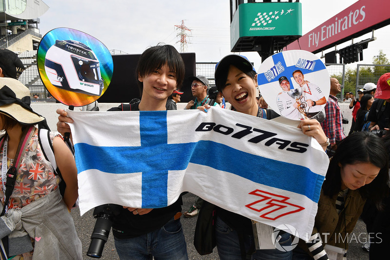 Valtteri Bottas, Mercedes AMG F1 fans and banners