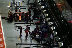 Стоффель Вандорн, McLaren MCL32, піт-стоп