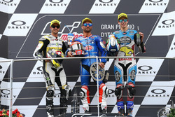 Podium: deuxième place de Thomas Luthi, CarXpert Interwetten, le vainqueur Mattia Pasini, Italtrans Racing Team, troisième place pour Alex Marquez, Marc VDS