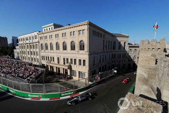 En el circuito de Bakú, hay ocho curvas de 90 grados.