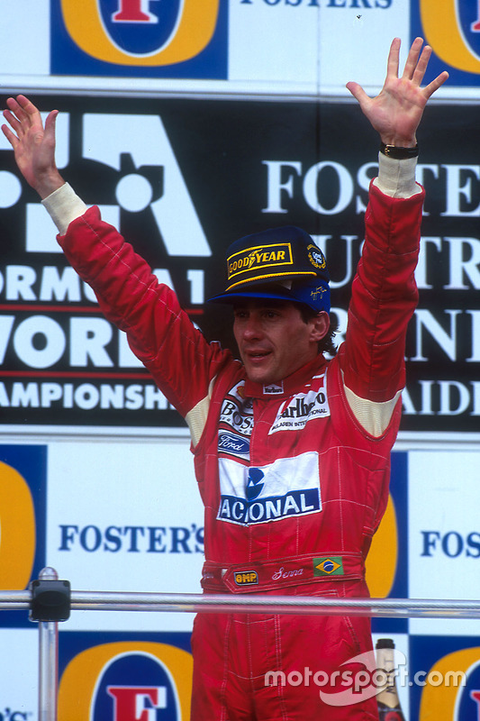 Podio: il vincitore Ayrton Senna, McLaren