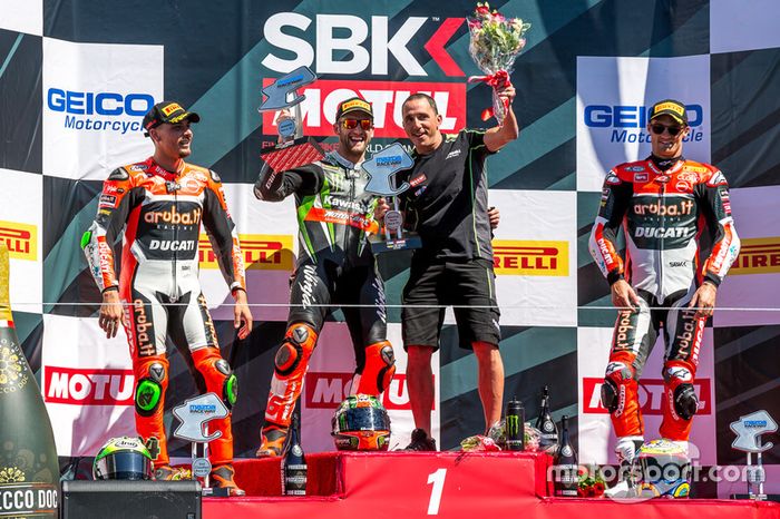 Podium carrera domingo: Ganador, Tom Sykes, Kawasaki Racing Team, segundo, Davide Giugliano, Aruba.it Racing - Ducati, tercero, Chaz Davies, Aruba.it Racing - Ducati