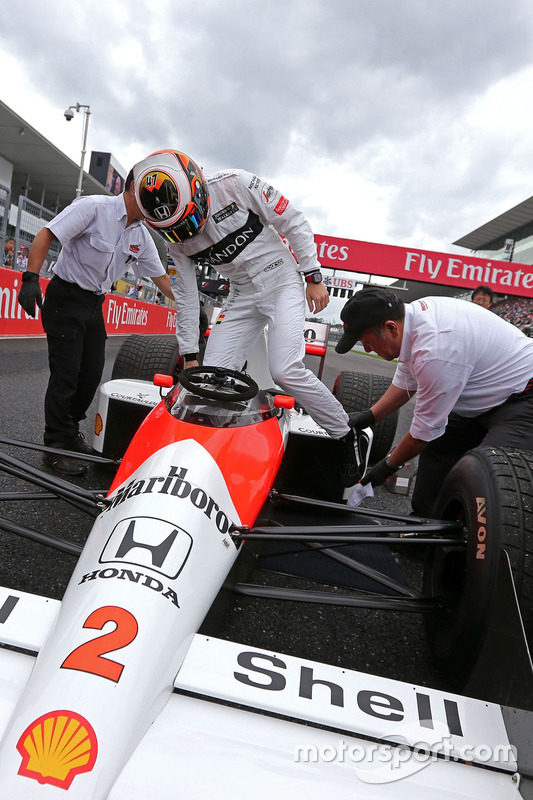 Stoffel Vandoorne, third driver, McLaren F1 Team drives the 1989 McLaren MP4/5 of Alain Prost