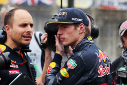 Max Verstappen, Red Bull Racing con Gianpiero Lambiase, Red Bull Racing ingeniero en la parrilla