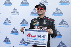Ganador de la pole Martin Truex Jr., Furniture Row Racing Toyota