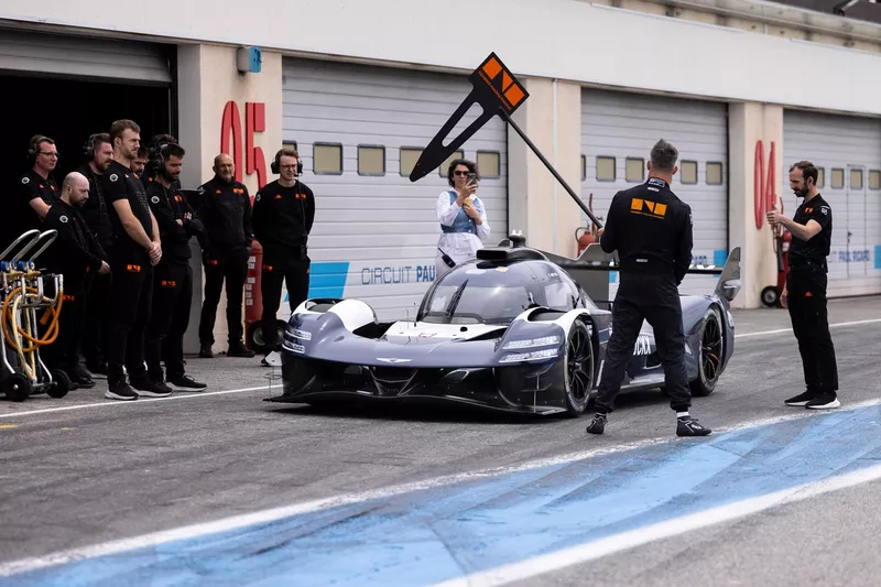 Jacky Ickx, Genesis Magma Racing