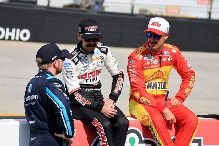 Tyler Reddick, 23XI Racing, Ryan Blaney, Team Penske, Joey Logano, Team Penske