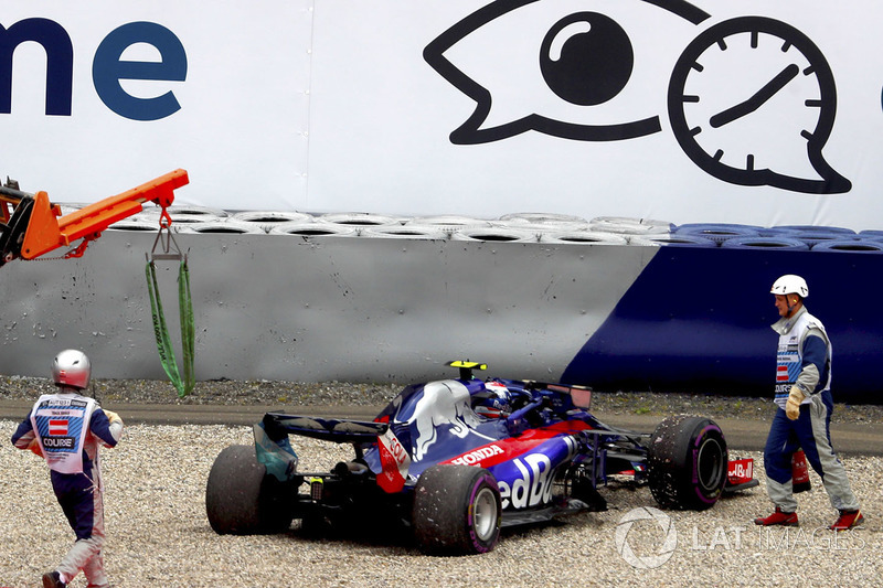 Marshals attend to Pierre Gasly, Toro Rosso STR13, after he suffered broken suspension