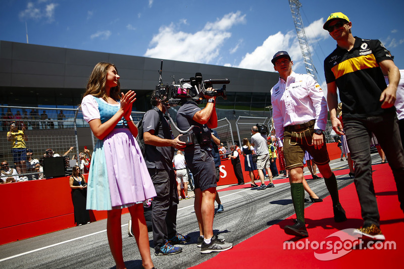 Grid Girls in national costume flank the drivers parade as Max Verstappen, Red Bull Racing, and Nico Hulkenberg, Renault Sport F1 Team, pass