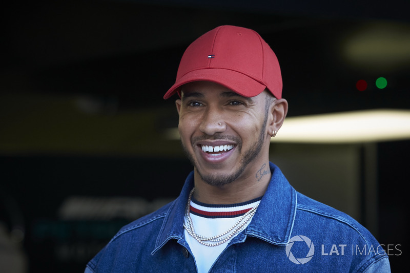 Льюис Хэмилтон – <img src="https://cdn-7.motorsport.com/static/img/cfp/0/0/0/200/227/s3/united_kingdom-2.jpg" alt="" width="20" height="12" /> «Арсенал»