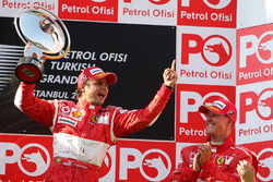 Podyum: Yarış galibi Felipe Massa, Ferrari, 3. Michael Schumacher