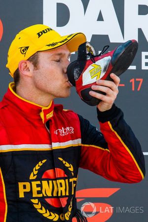 Podium: Race winner David Reynolds, Erebus Motorsport Holden