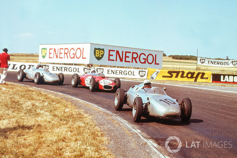 Jo Bonnier, Porsche 718, precede Giancarlo Baghetti, Ferrari Dino 156, e Dan Gurney, Porsche 718