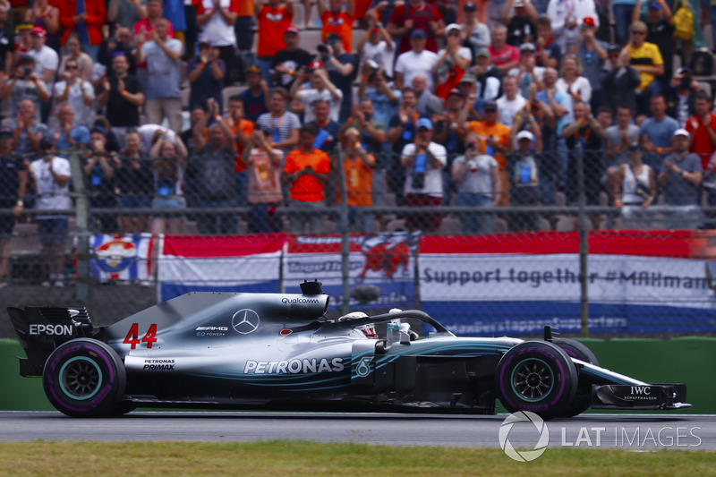 Lewis Hamilton, Mercedes AMG F1 W09, festeggia la vittoria