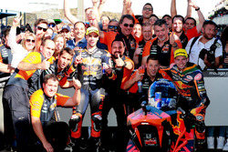 Miguel Oliveira, Red Bull KTM Ajo, Brad Binder, Red Bull KTM Ajo dans le Parc Fermé
