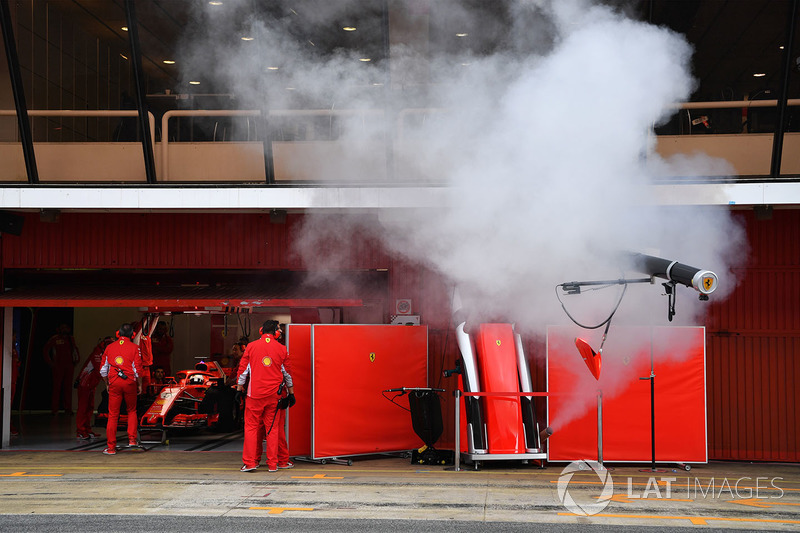 Дим у боксах Ferrari