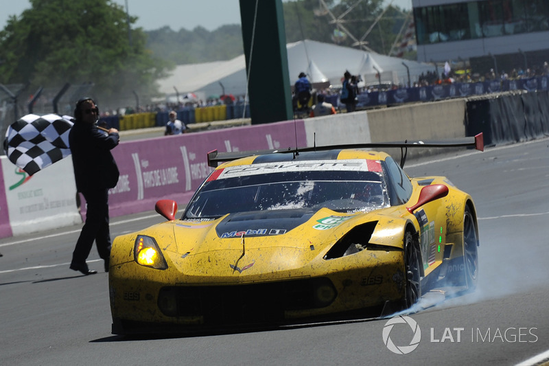 #63 Corvette Racing-GM Chevrolet Corvette C7.R: Jan Magnussen, Antonio Garcia, Jordan Taylor finishes with damage