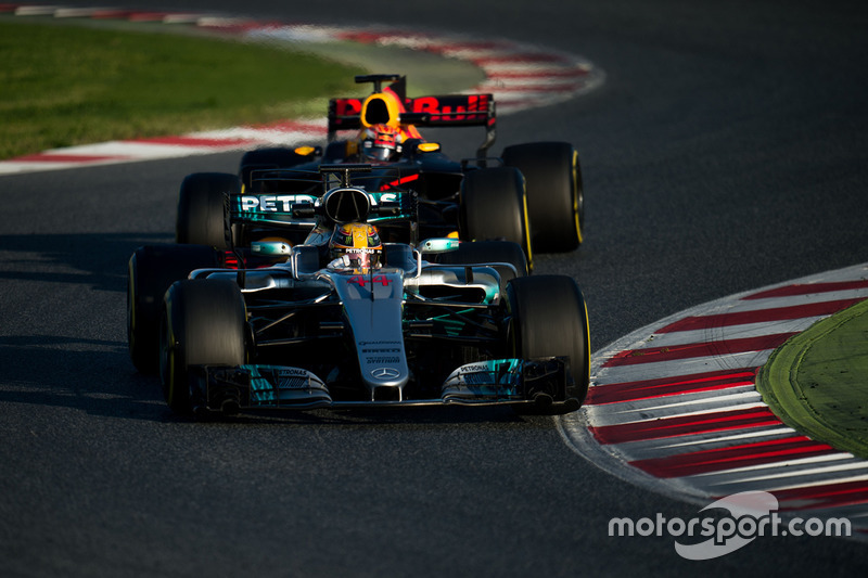 Lewis Hamilton, Mercedes AMG F1 W08 y Max Verstappen, Red Bull Racing RB13