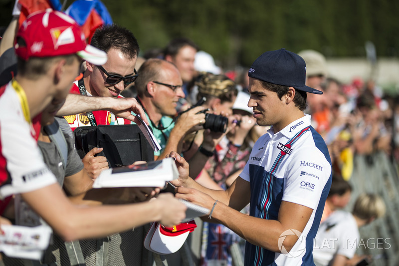 Lance Stroll, Williams signs autographs for the fans