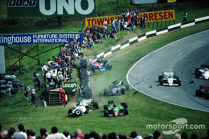 Eddie Cheever, Philippe Alliot, Stefan Johansson, Jo Gartner, accidente en la primera vuelta