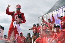 Kyle Larson, Chip Ganassi Racing Chevrolet celebrates his win in Victory Lane