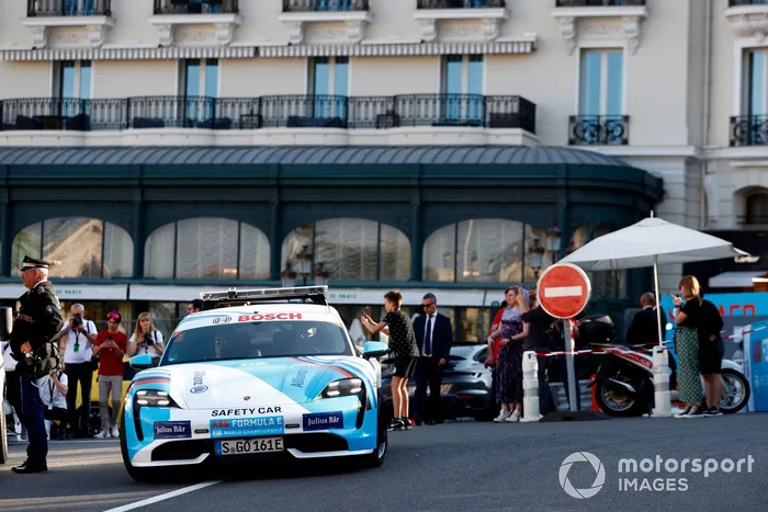 El coche de seguridad, Porsche Taycan Safety Car Bosch