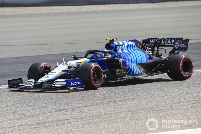 Roy Nissany, piloto de desarrollo, con el Williams FW43B 