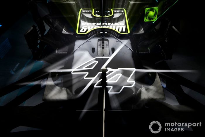 Número de carrera en el coche de Lewis Hamilton, Mercedes W12