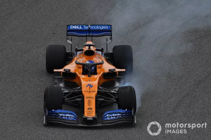 Fernando Alonso, McLaren MCL34, bloquea