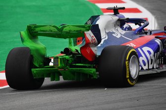 Daniil Kvyat, Scuderia Toro Rosso STR14, avec de la peinture aéro sur l'aileron arrière et le diffuseur