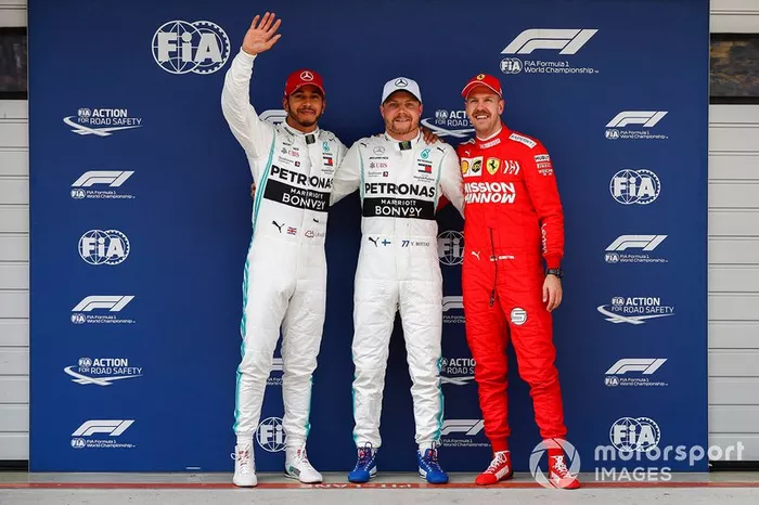 Il poleman Valtteri Bottas, Mercedes AMG F1, il secondo qualificato Lewis Hamilton, Mercedes AMG F1, il terzo qualificato Sebastian Vettel, Ferrari