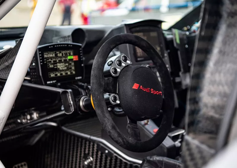 Volante della Audi RS Q e-tron