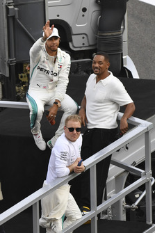 Lewis Hamilton, Mercedes AMG F1, Valtteri Bottas, Mercedes AMG F1 and Will Smith on the drivers parade